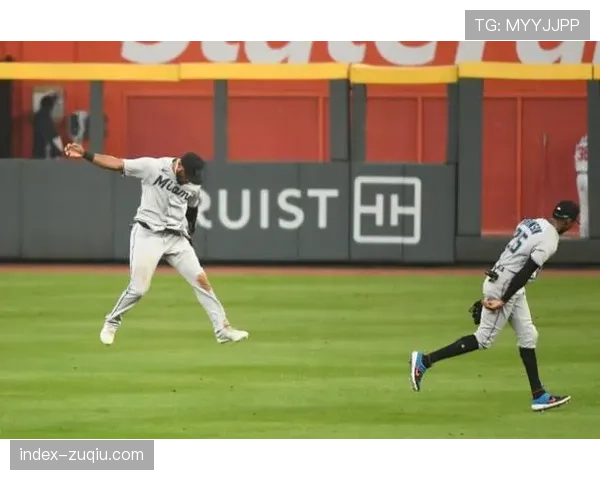 国联外卡席位争夺激烈 多支球队竞逐季后赛资格